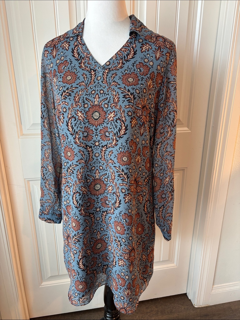 CABI Blue Floral V-Neck Long Sleeve dress